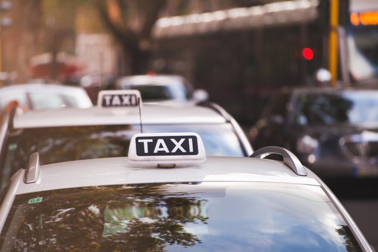 Lire la suite à propos de l’article Taxi conventionné : le point sur les bénéficiaires de cette solution de transport et les démarches à suivre