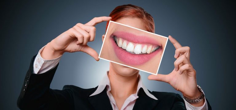 Lire la suite à propos de l’article Pourquoi vous faire détartrer les dents régulièrement?